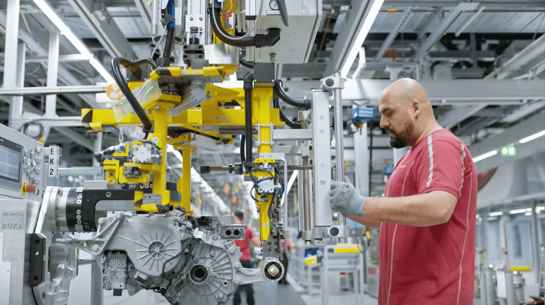 Operator guided through a manual assembly step using digital work instructions