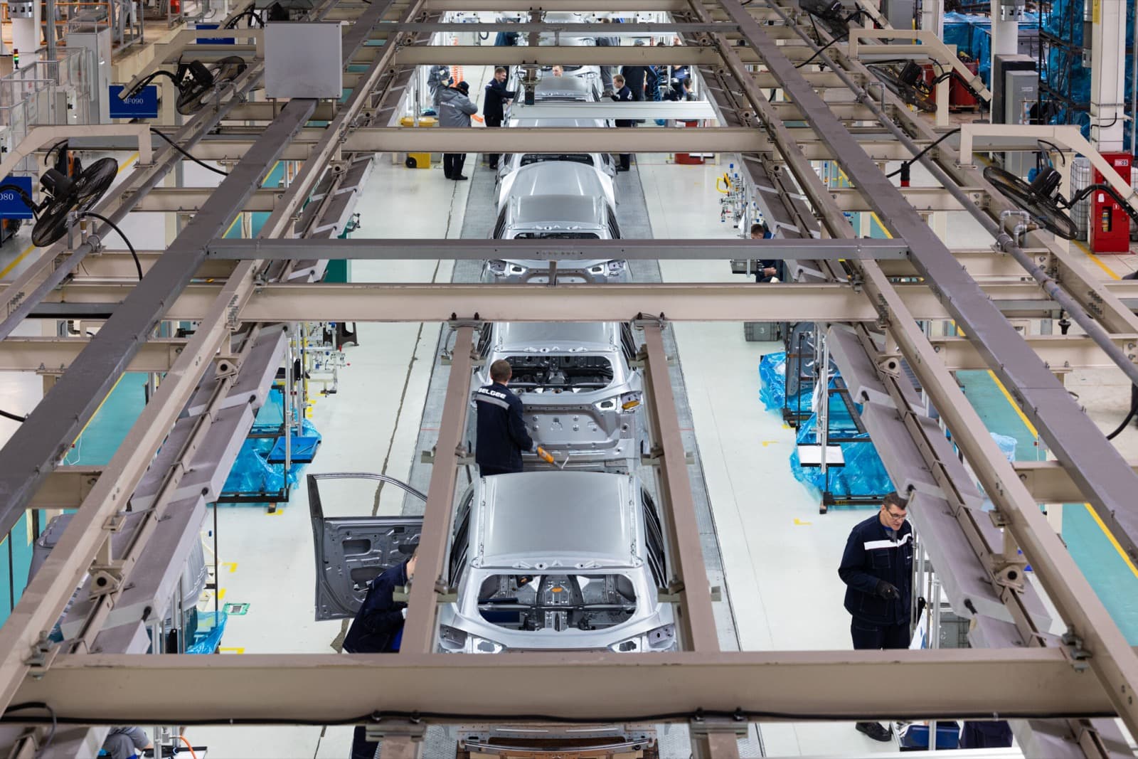 Moderne Automobil-Montagelinie in der Produktion