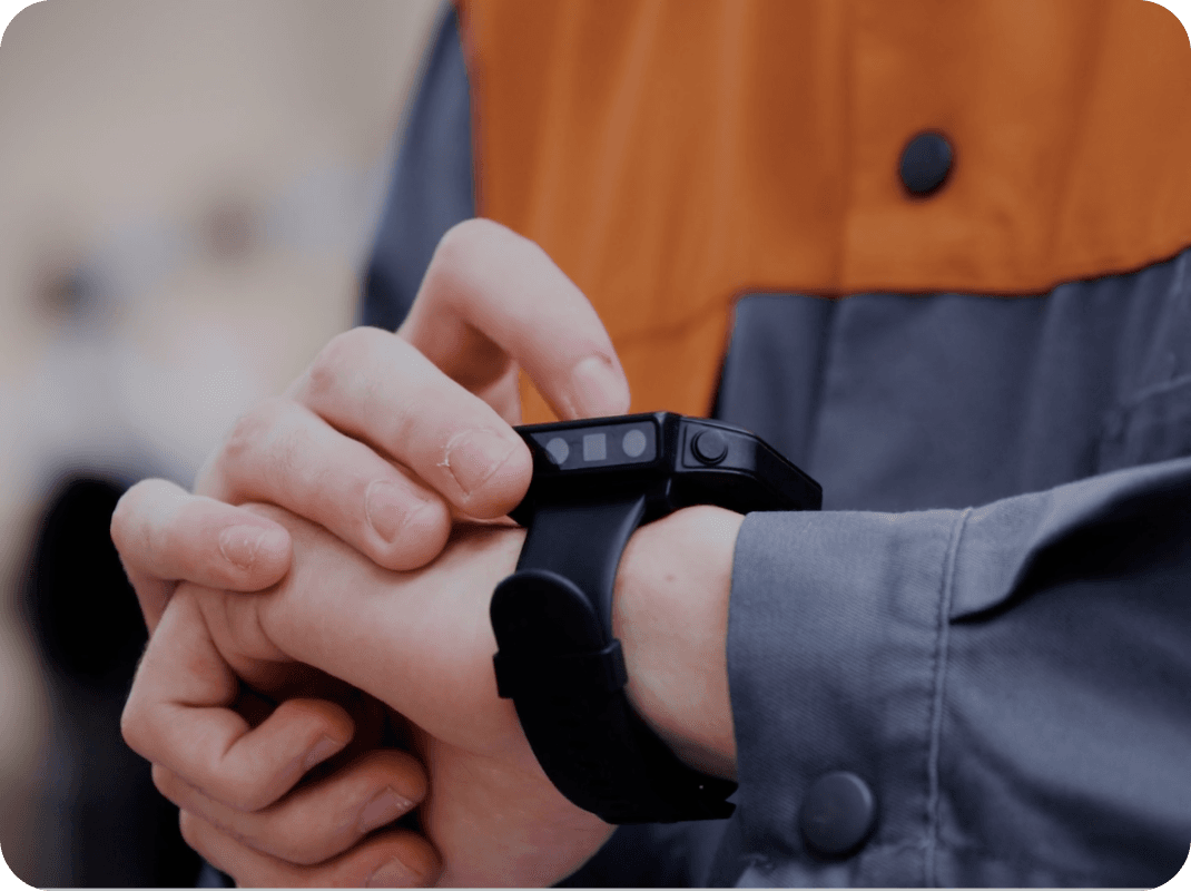 Connected Worker Platform running on the industrial smartwatch