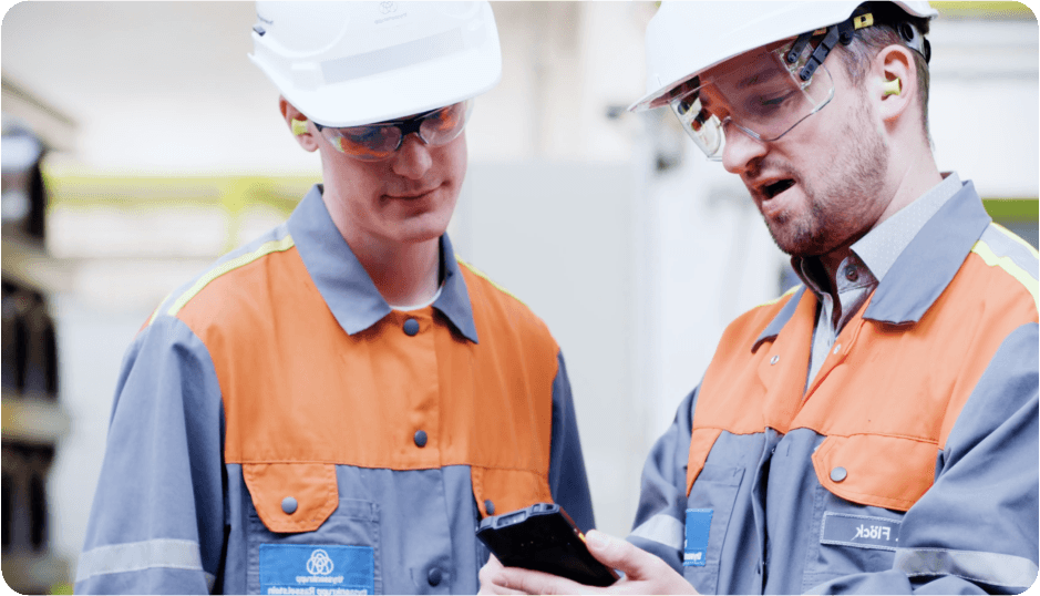Frontline workers using Workerbase on the shop floor
